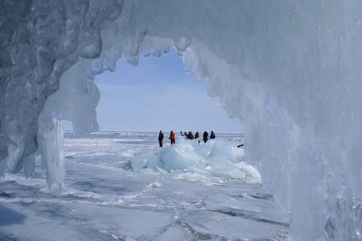 Baikal - Winterfaszination Baikalsee: Westufer und die Insel Olchon. Aktiver Winterurlaub am Baikalsee